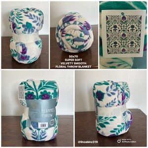 NWT- 50x70- Super Soft- Velvety Smooth- Plush & Luxurious Floral Throw Blanket